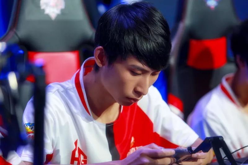 他不仅能够