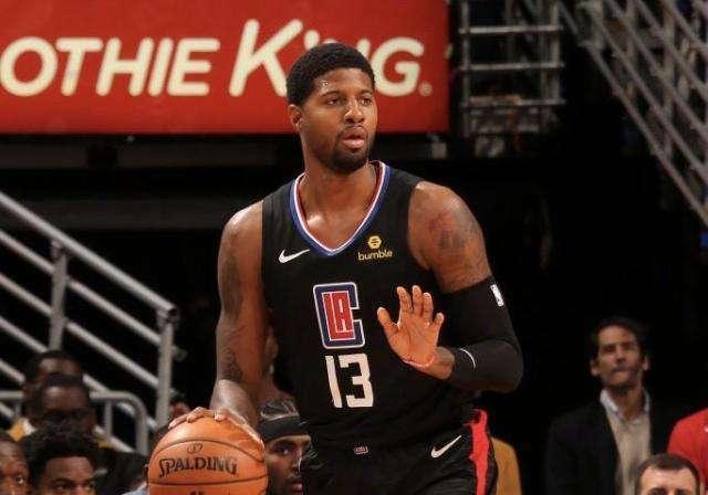 试图威胁阿 试图威胁阿